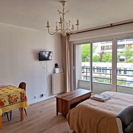 Appartamento Chic With Private Secure Parking Bright Balcony Near Metro